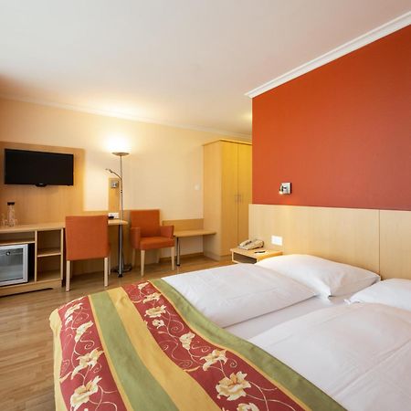 Ambassador Self Check-In Hotel Lucerna Esterno foto
