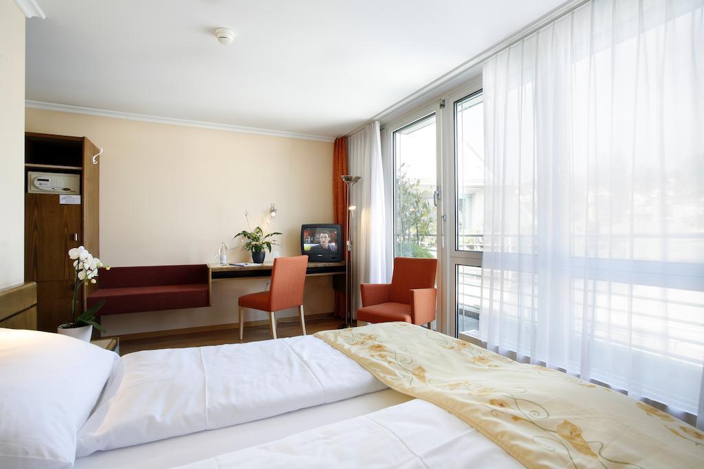 Ambassador Self Check-In Hotel Lucerna Esterno foto