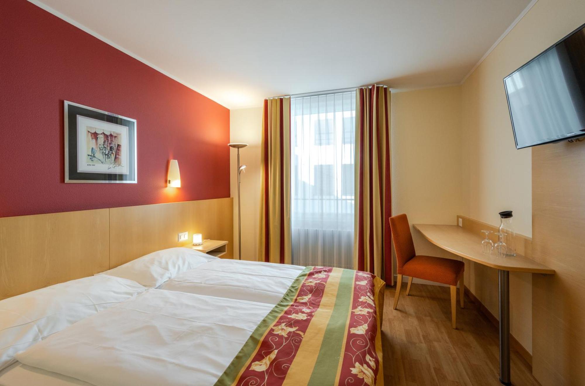 Ambassador Self Check-In Hotel Lucerna Esterno foto