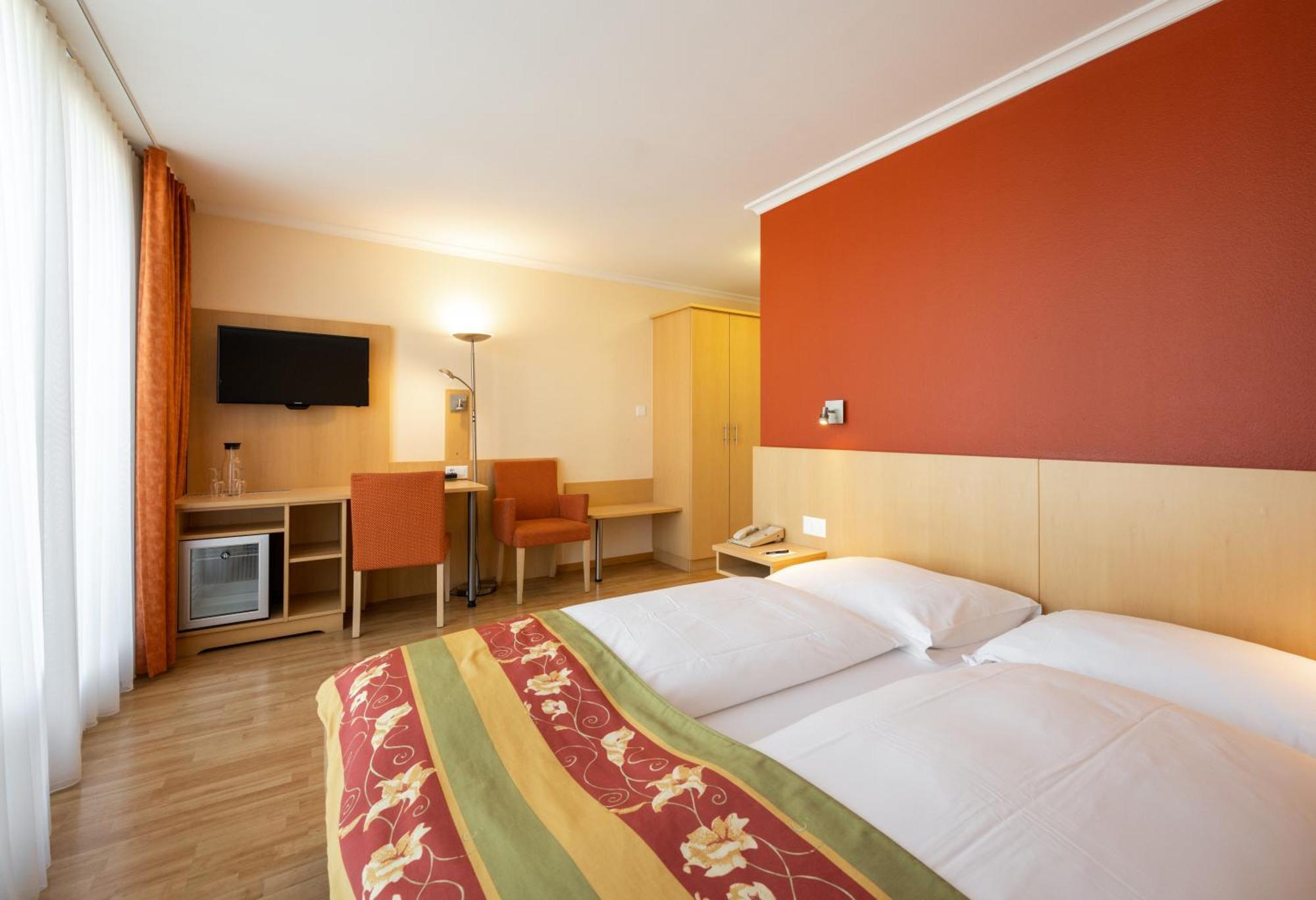 Ambassador Self Check-In Hotel Lucerna Esterno foto