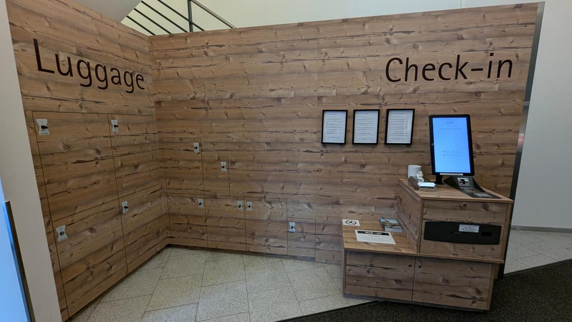 Ambassador Self Check-In Hotel Lucerna Esterno foto