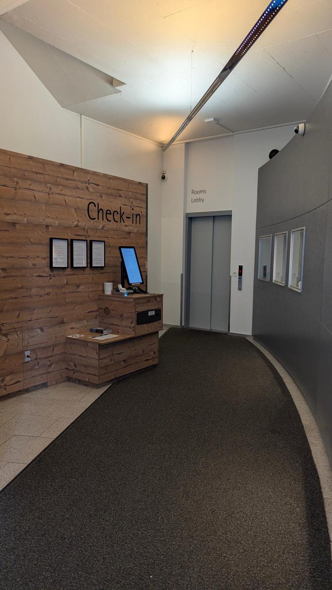 Ambassador Self Check-In Hotel Lucerna Esterno foto